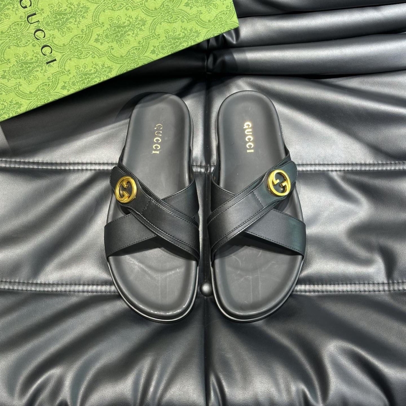 G*u*i slippers